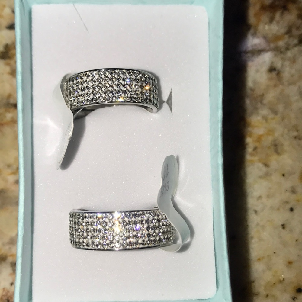 NWT Beautiful set stainless steel wedding rings